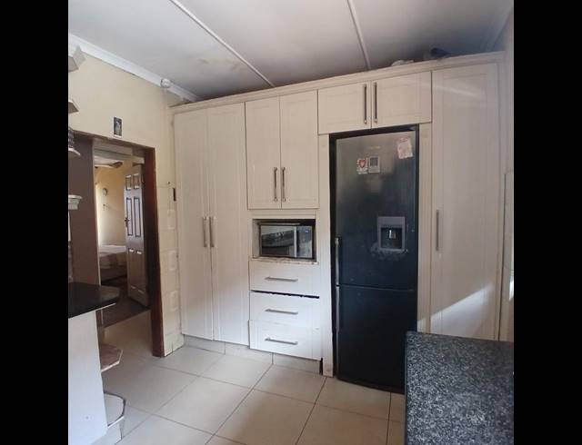 3 BEDROOM HOUSE FOR SALE IN MONTCLAIR